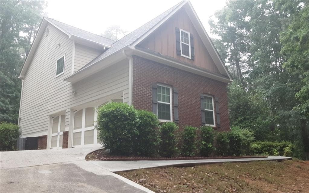 5 bedroom, 3 bathroom, 3,924 sq ft single family residence for rent at 2532 Lois Court, Loganville, GA 30052 for $2,700 a month