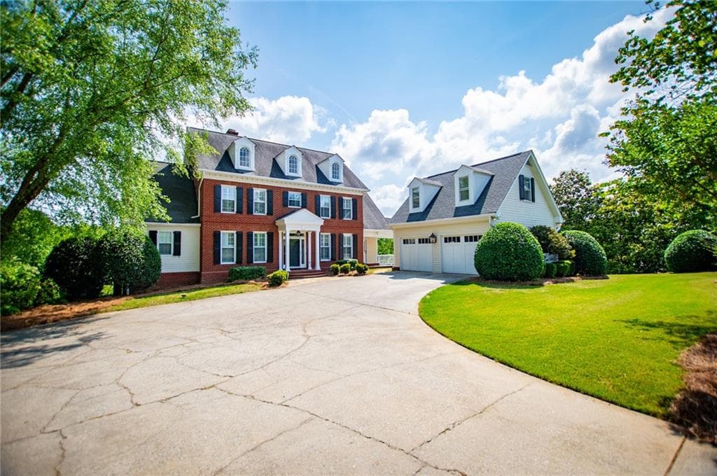 6 bedroom, 7 bathroom, 5,800 sq ft single family residence under contract at 1745 Stripling Chapel Road, Carrollton, GA 30116 — photo 4