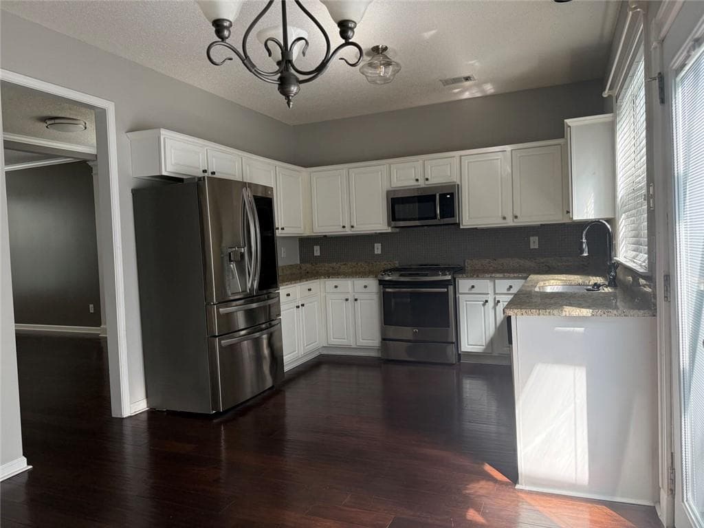 4 bedroom, 4 bathroom, 3,221 sq ft single family residence for rent at 2568 Alvecot Circle, Atlanta, GA 30339 for $3,000 a month — photo 3