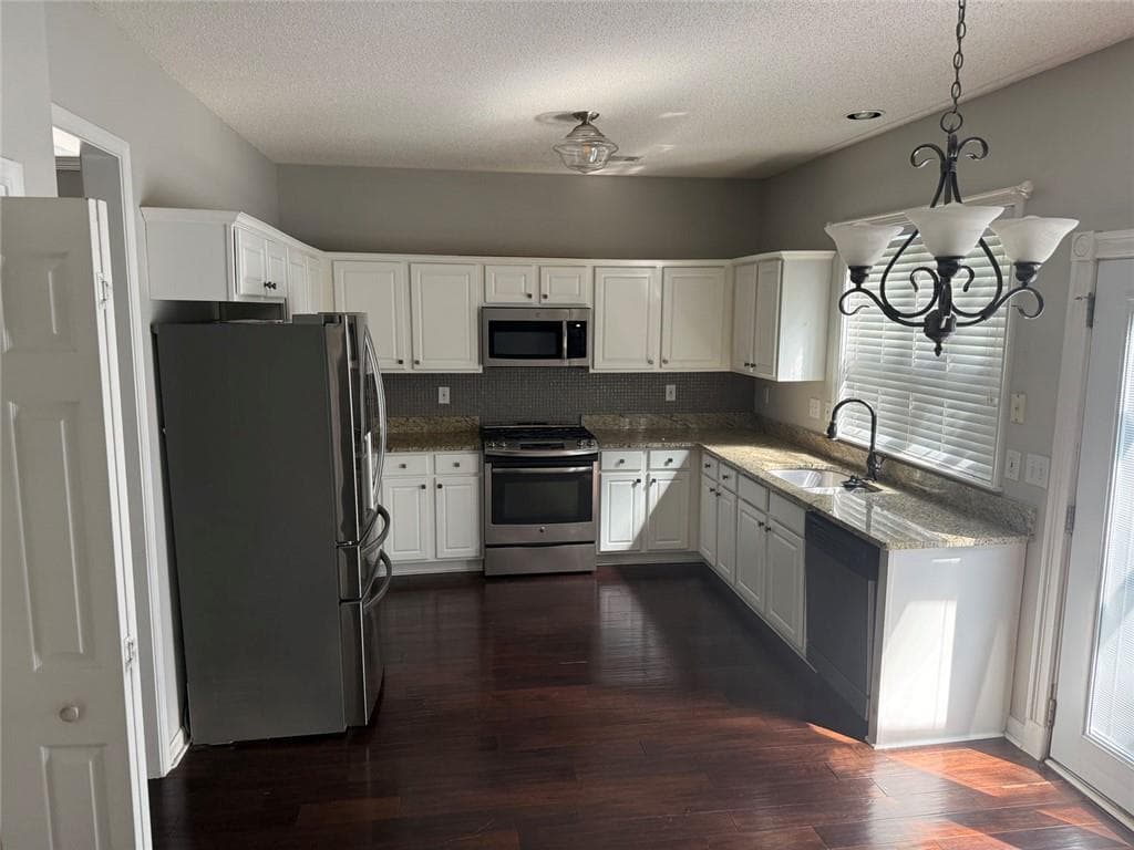 4 bedroom, 4 bathroom, 3,221 sq ft single family residence for rent at 2568 Alvecot Circle, Atlanta, GA 30339 for $3,000 a month — photo 4