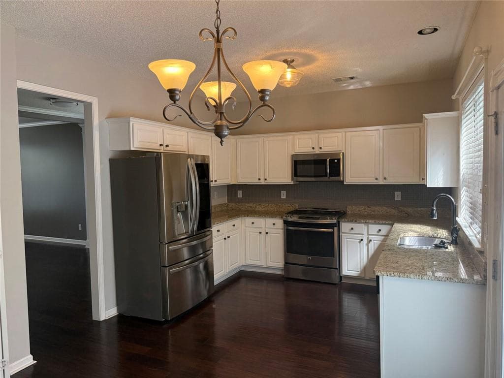 4 bedroom, 4 bathroom, 3,221 sq ft single family residence for rent at 2568 Alvecot Circle, Atlanta, GA 30339 for $3,000 a month — photo 5