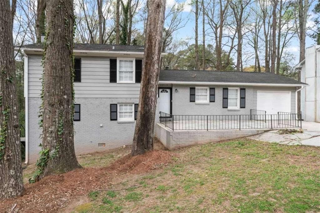 5 bedroom, 3 bathroom, 2,505 sq ft single family residence for sale at 3917 Wedgefield Circle, Decatur, GA 30035