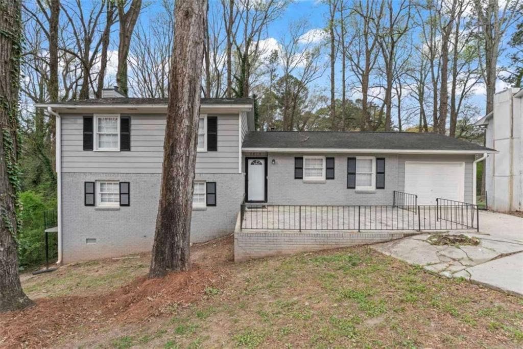 5 bedroom, 3 bathroom, 2,505 sq ft single family residence for sale at 3917 Wedgefield Circle, Decatur, GA 30035 — photo 2