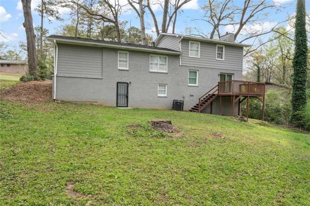 5 bedroom, 3 bathroom, 2,505 sq ft single family residence for sale at 3917 Wedgefield Circle, Decatur, GA 30035 — photo 5