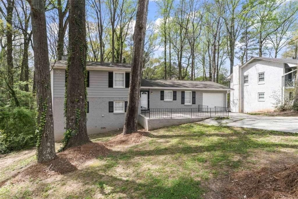 5 bedroom, 3 bathroom, 2,505 sq ft single family residence for sale at 3917 Wedgefield Circle, Decatur, GA 30035 — photo 6