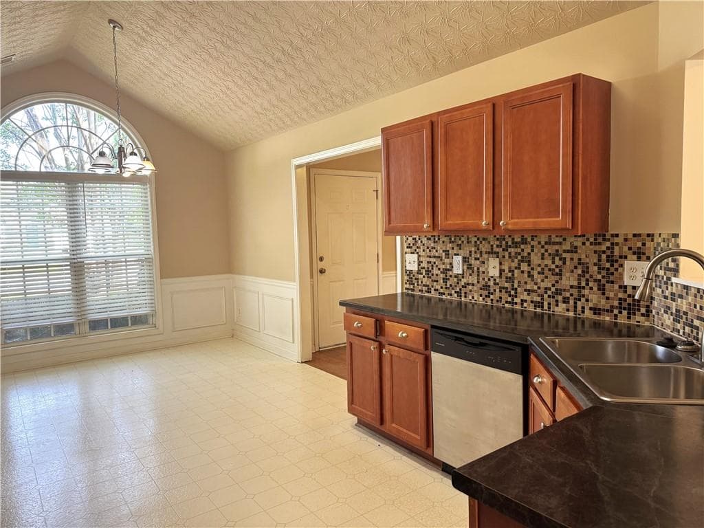 4 bedroom, 3 bathroom, 1,686 sq ft single family residence for rent at 1277 Poison Oak Ct, Lawrenceville, GA 30045 for $2,095 a month — photo 7
