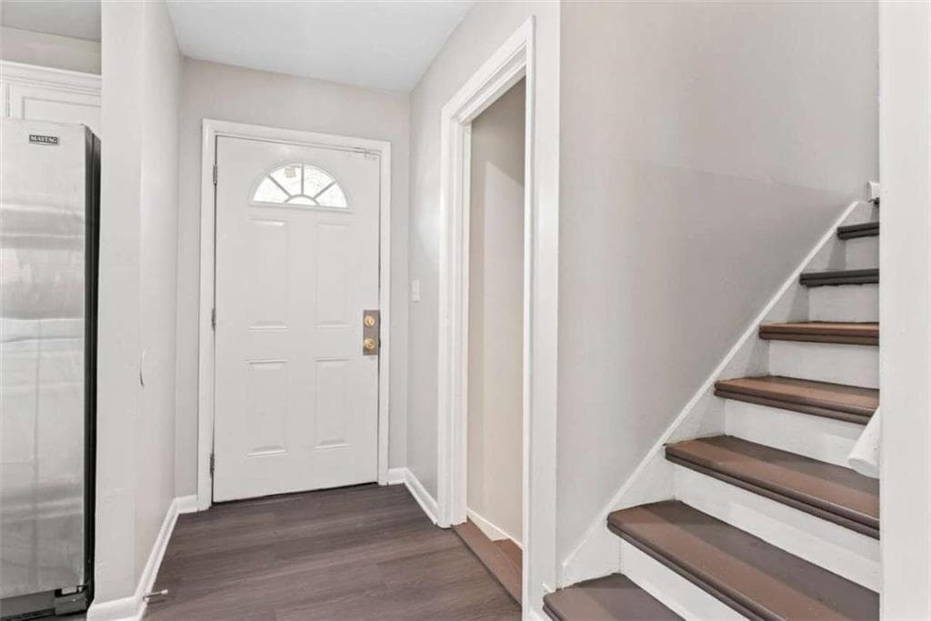 5 bedroom, 3 bathroom, 2,505 sq ft single family residence for sale at 3917 Wedgefield Circle, Decatur, GA 30035 — photo 8