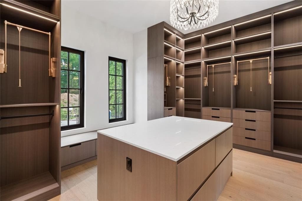 7 bedroom, 10 bathroom, 15,495 sq ft single family residence for sale at 16150 Belford Drive, Milton, GA 30004 — photo 7