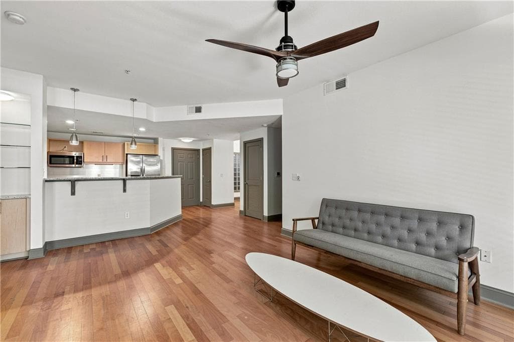 2 bedroom, 2 bathroom, 1,166 sq ft condominium under contract at 390 17th Street 2036, Atlanta, GA 30363 — photo 3