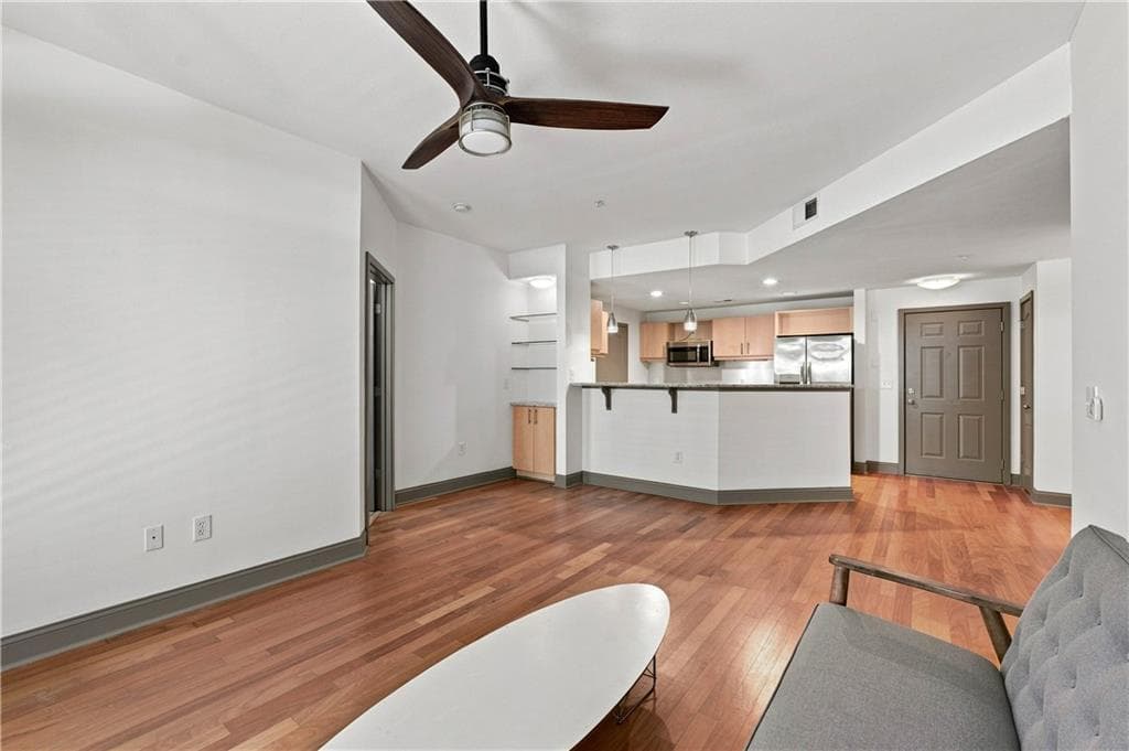 2 bedroom, 2 bathroom, 1,166 sq ft condominium under contract at 390 17th Street 2036, Atlanta, GA 30363 — photo 4