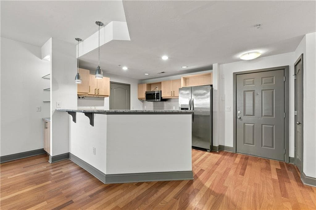 2 bedroom, 2 bathroom, 1,166 sq ft condominium under contract at 390 17th Street 2036, Atlanta, GA 30363 — photo 6