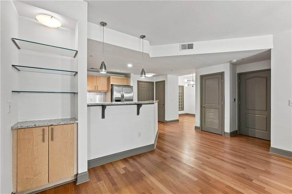 2 bedroom, 2 bathroom, 1,166 sq ft condominium under contract at 390 17th Street 2036, Atlanta, GA 30363 — photo 5