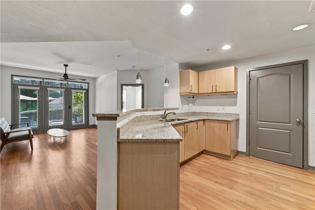 2 bedroom, 2 bathroom, 1,166 sq ft condominium under contract at 390 17th Street 2036, Atlanta, GA 30363 — photo 7