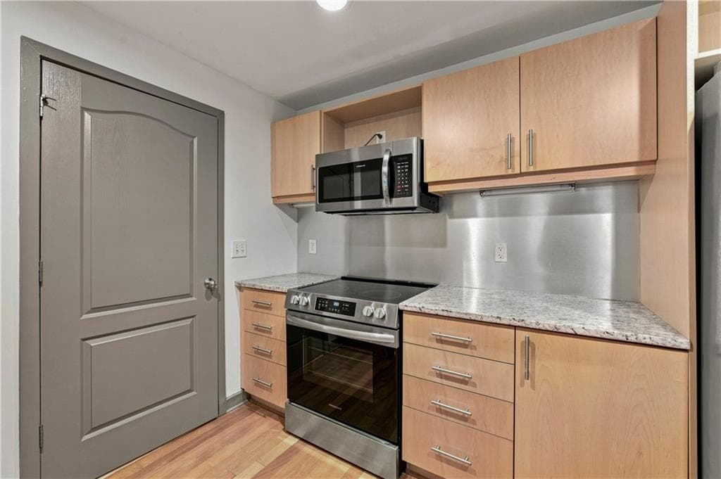 2 bedroom, 2 bathroom, 1,166 sq ft condominium under contract at 390 17th Street 2036, Atlanta, GA 30363 — photo 9