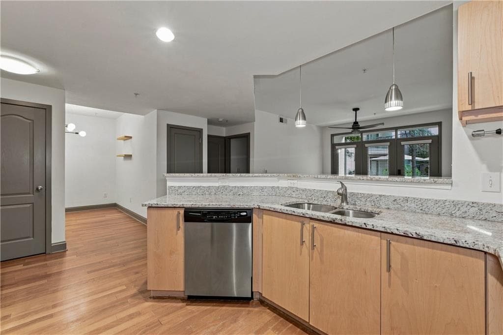 2 bedroom, 2 bathroom, 1,166 sq ft condominium under contract at 390 17th Street 2036, Atlanta, GA 30363 — photo 10
