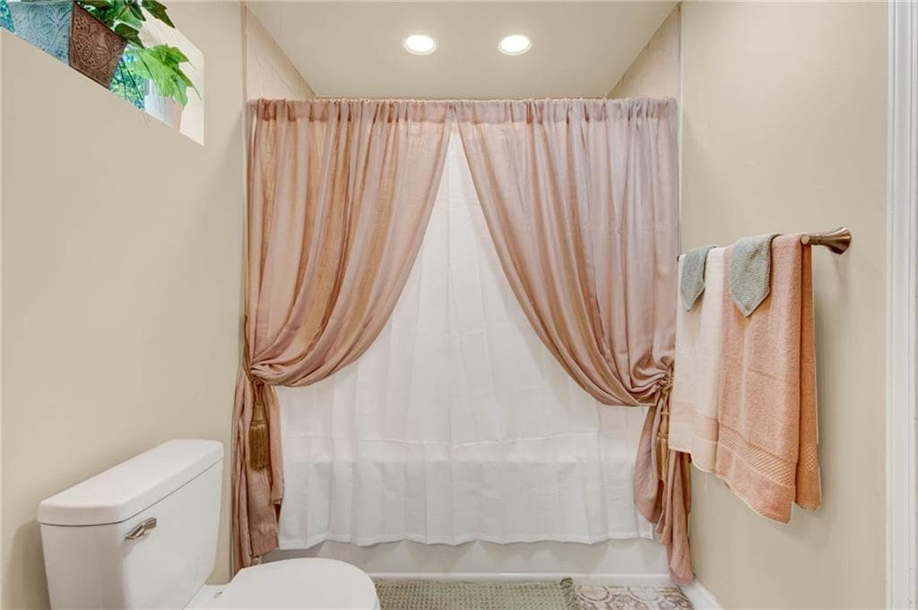 3 bedroom, 3 bathroom, 1,700 sq ft single family residence for sale at 198 Joe Louis Drive, Atlanta, GA 30314 — photo 9