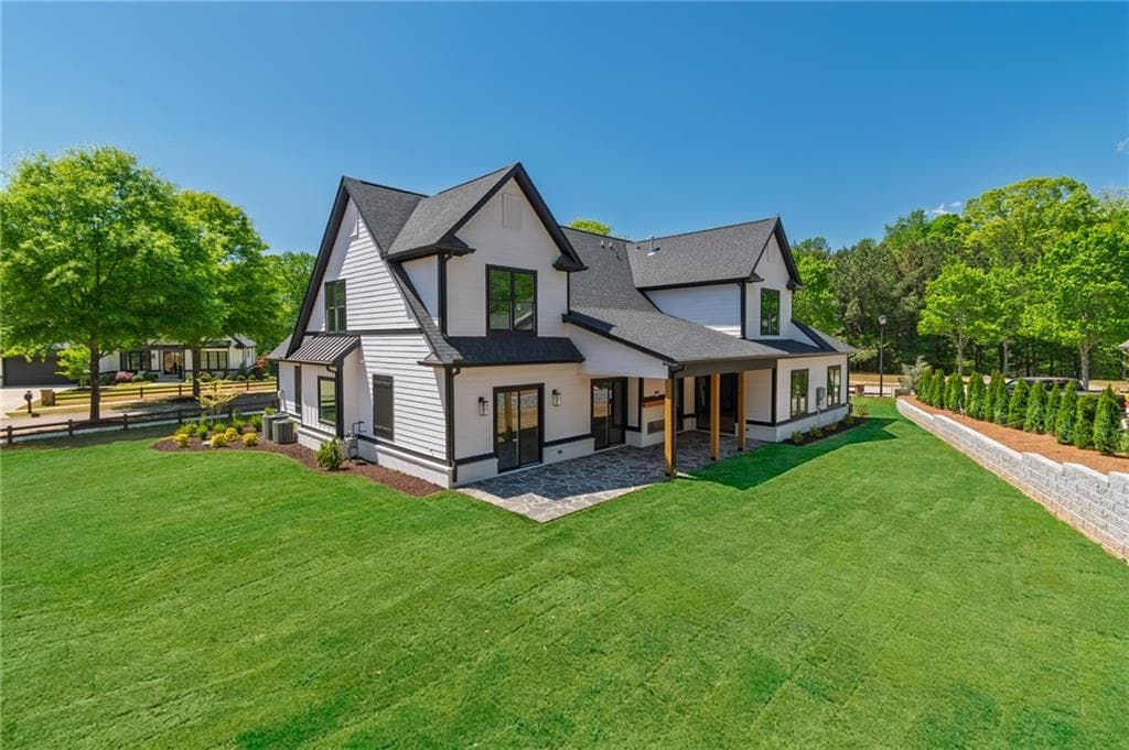 5 bedroom, 5 bathroom, 4,490 sq ft single family residence for sale at 6004 Hemingway Lane, Gainesville, GA 30506 — photo 7