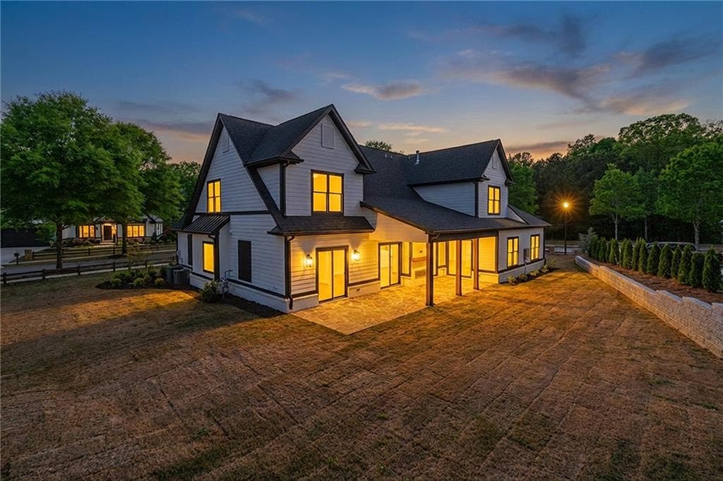 5 bedroom, 5 bathroom, 4,490 sq ft single family residence for sale at 6004 Hemingway Lane, Gainesville, GA 30506 — photo 2