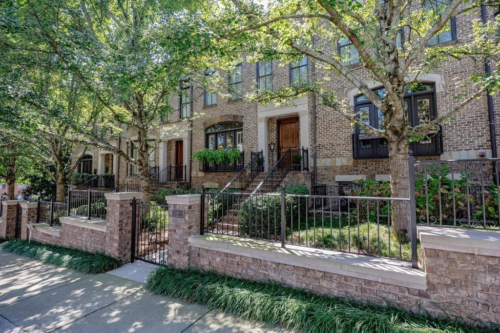 3 bedroom, 4 bathroom, 3,429 sq ft townhouse under contract at 8 Honour Avenue 6, Atlanta, GA 30305