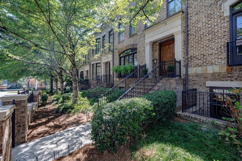 3 bedroom, 4 bathroom, 3,429 sq ft townhouse under contract at 8 Honour Avenue 6, Atlanta, GA 30305 — photo 2