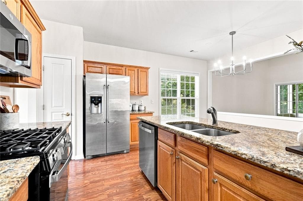3 bedroom, 3 bathroom, 2,208 sq ft single family residence for sale at 1535 Seneca Avenue, Cumming, GA 30041 — photo 8