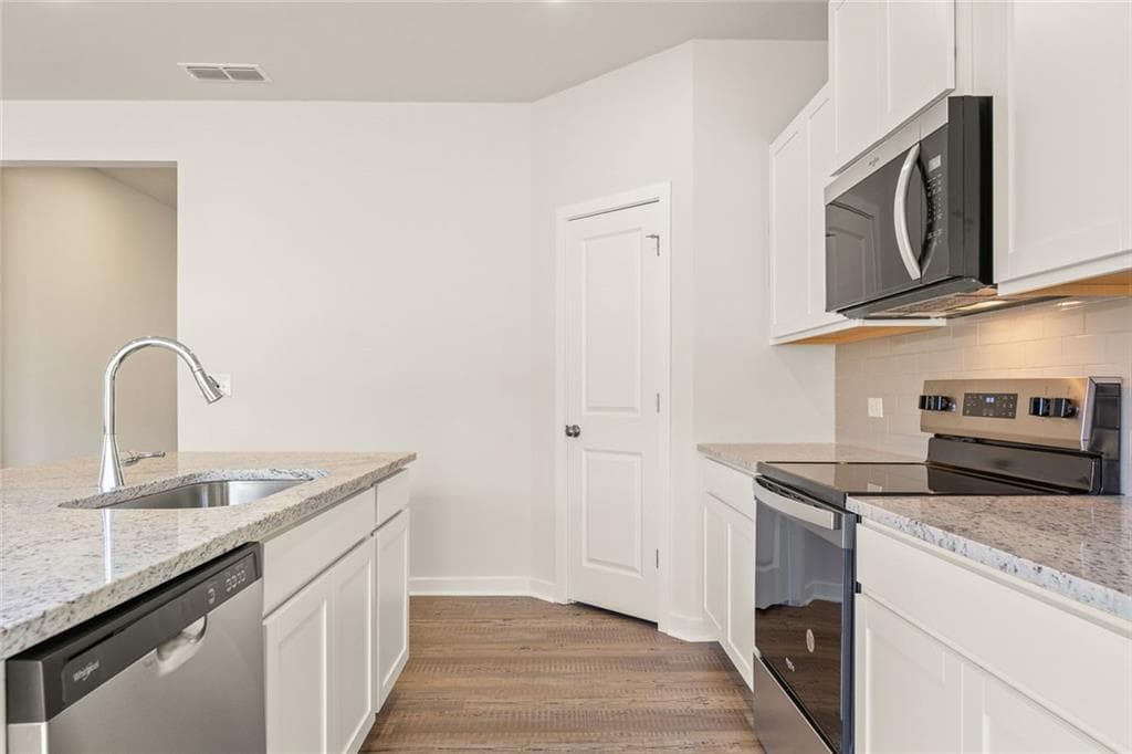 4 bedroom, 3 bathroom, 2,149 sq ft single family residence under contract at 8026 Dickens Drive, Fairburn, GA 30213 — photo 7