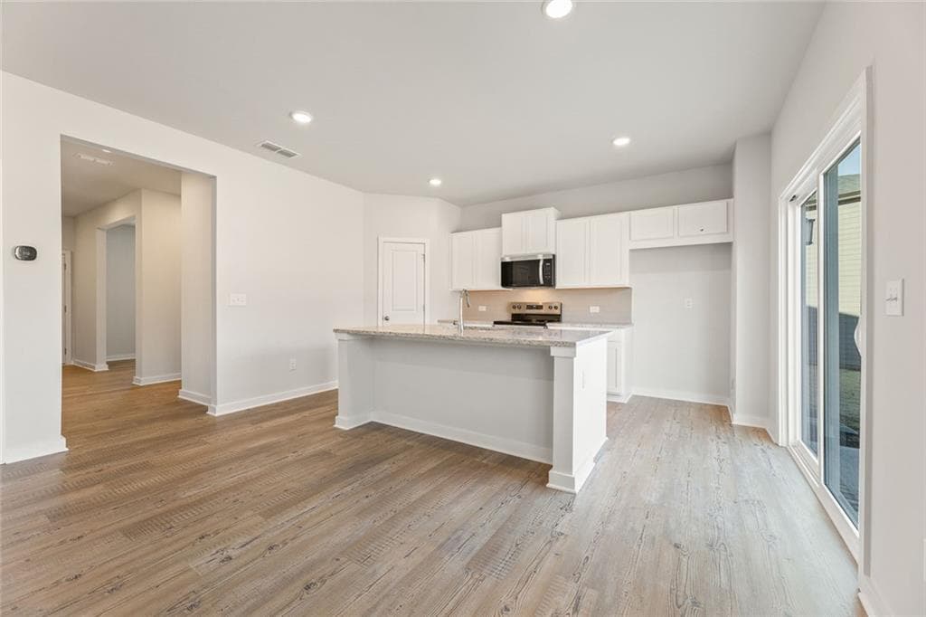 4 bedroom, 3 bathroom, 2,149 sq ft single family residence under contract at 8026 Dickens Drive, Fairburn, GA 30213 — photo 9