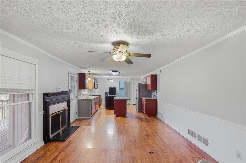 4 bedroom, 2 bathroom, 3,024 sq ft single family residence for sale at 2324 Sussex Court, Snellville, GA 30078 — photo 9