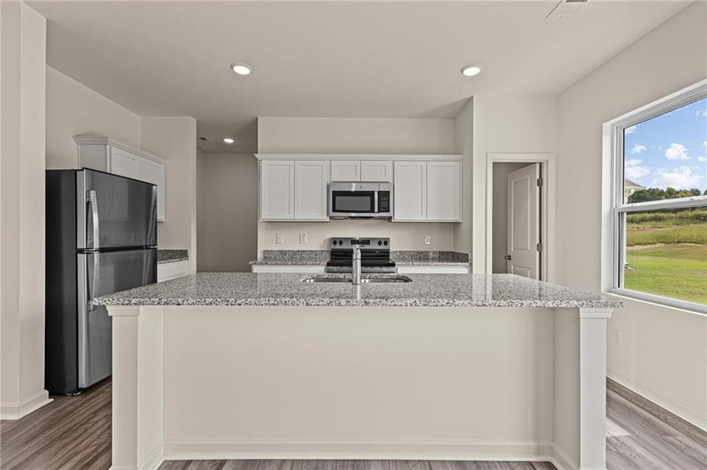 4 bedroom, 3 bathroom, 2,095 sq ft single family residence for sale at 37 Crescent Blvd., Carrollton, GA 30016 — photo 3