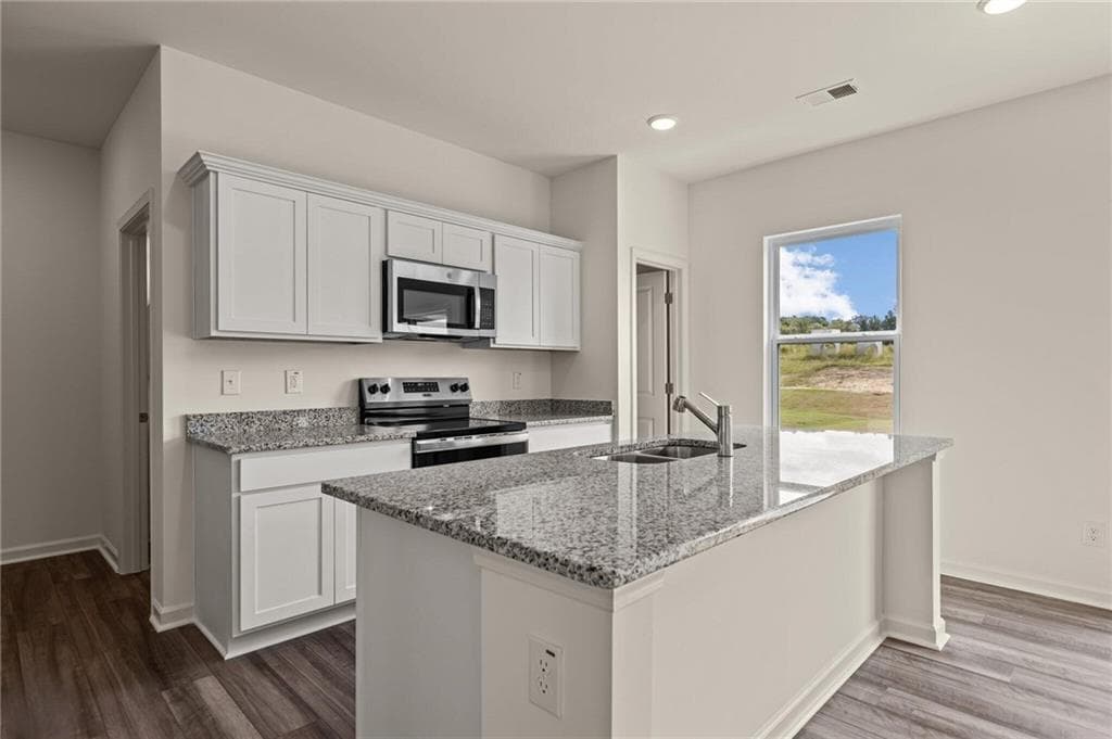 4 bedroom, 3 bathroom, 2,095 sq ft single family residence for sale at 37 Crescent Blvd., Carrollton, GA 30016 — photo 4