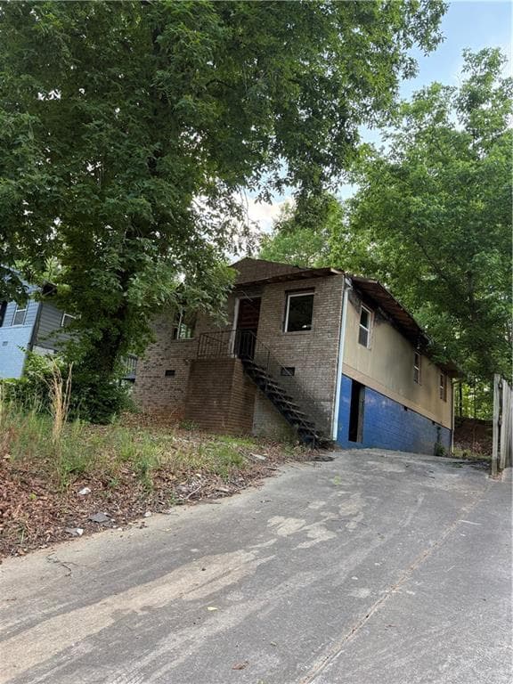 3 bedroom, 2 bathroom, 1,050 sq ft single family residence for sale at 1192 Wedgewood Drive, Atlanta, GA 30318 — photo 1 of 4