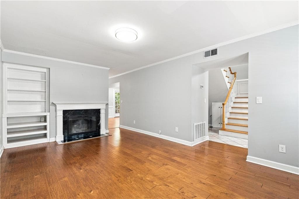 3 bedroom, 3 bathroom, 1,612 sq ft townhouse for sale at 70 Old Ivy Road 56, Atlanta, GA 30342 — photo 2