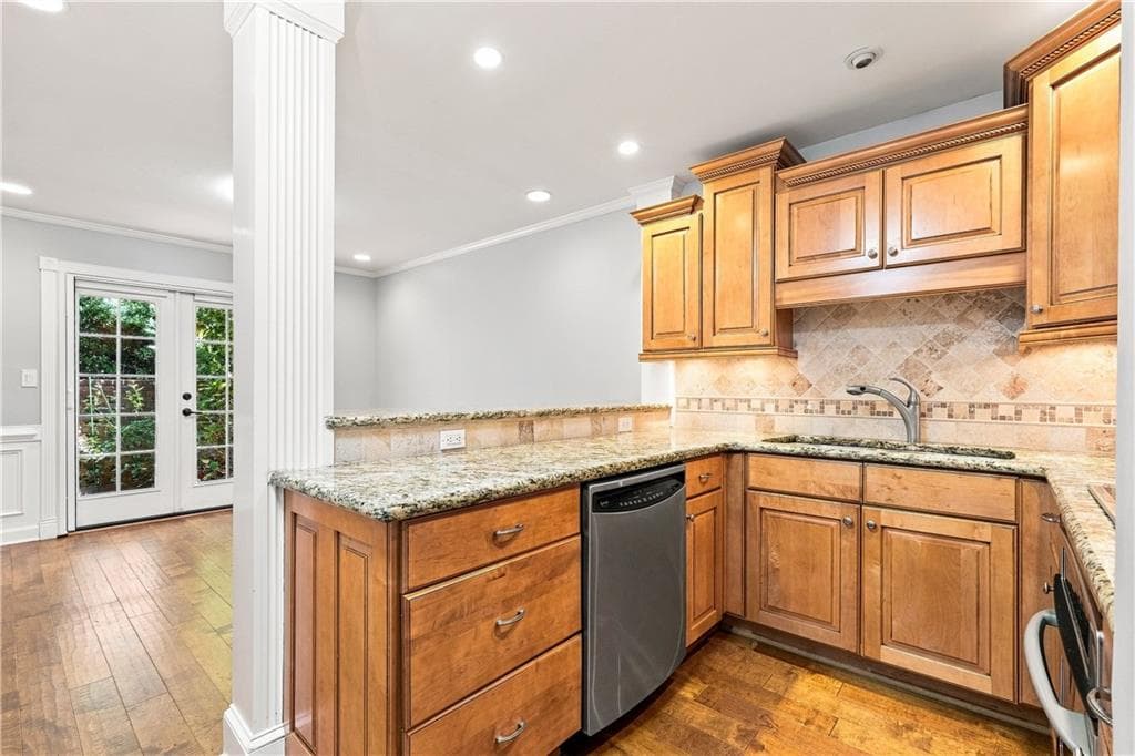 3 bedroom, 3 bathroom, 1,612 sq ft townhouse for sale at 70 Old Ivy Road 56, Atlanta, GA 30342 — photo 5