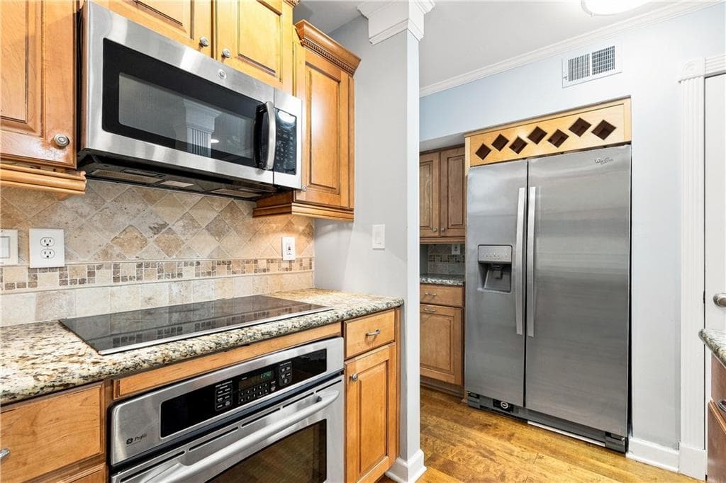 3 bedroom, 3 bathroom, 1,612 sq ft townhouse for sale at 70 Old Ivy Road 56, Atlanta, GA 30342 — photo 6