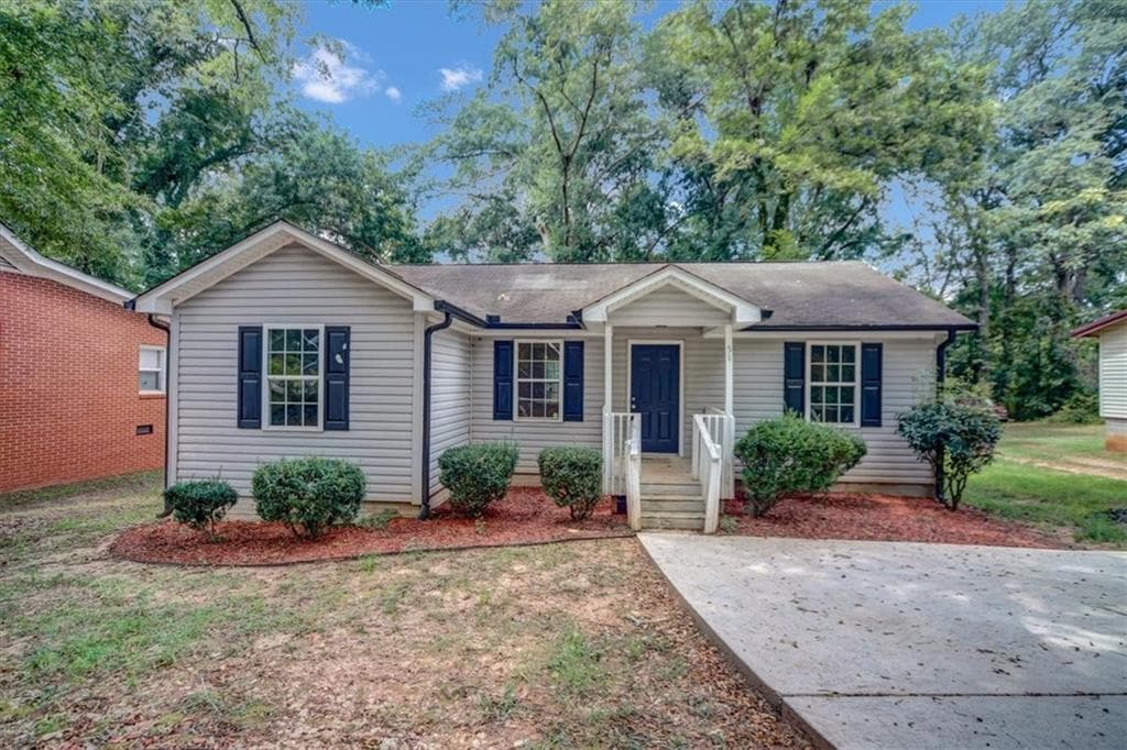 3 bedroom, 2 bathroom, 1,064 sq ft single family residence for sale at 51 Johnson Avenue, Newnan, GA 30263