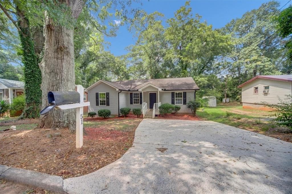 3 bedroom, 2 bathroom, 1,064 sq ft single family residence for sale at 51 Johnson Avenue, Newnan, GA 30263 — photo 4
