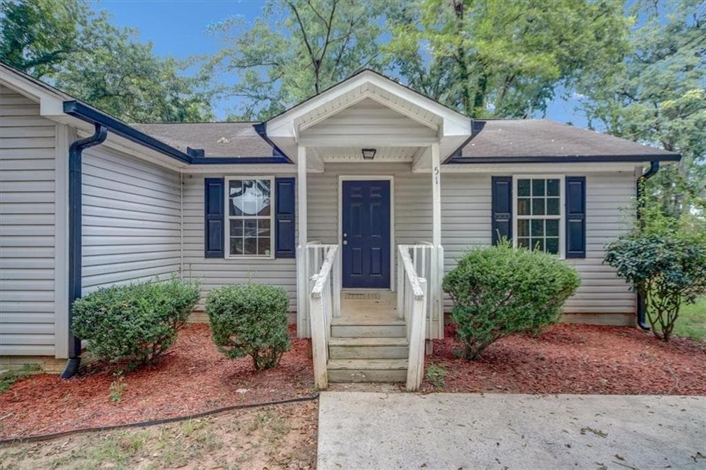 3 bedroom, 2 bathroom, 1,064 sq ft single family residence for sale at 51 Johnson Avenue, Newnan, GA 30263 — photo 5