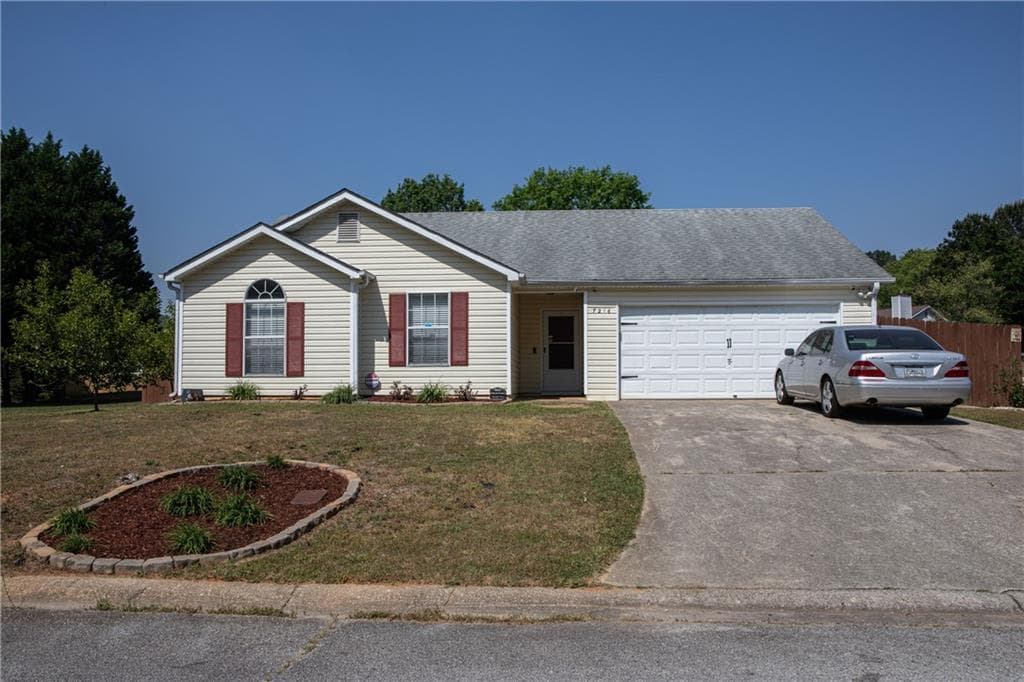 3 bedroom, 2 bathroom, 1,315 sq ft single family residence under contract at 7216 New Dale Road, Rex, GA 30273 — photo 2