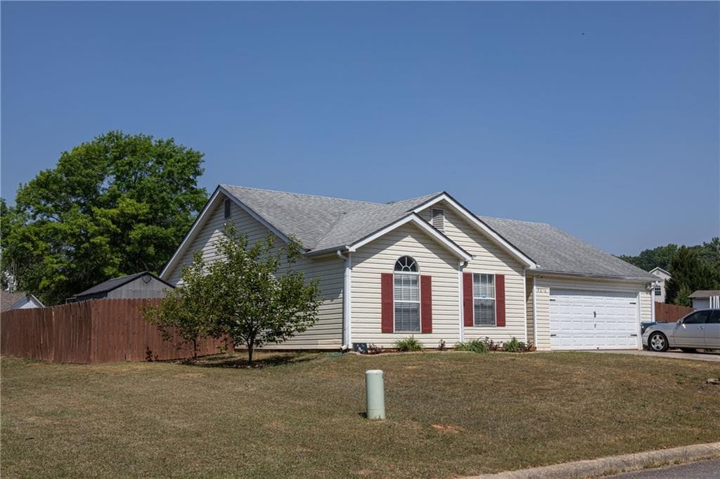 3 bedroom, 2 bathroom, 1,315 sq ft single family residence under contract at 7216 New Dale Road, Rex, GA 30273 — photo 3