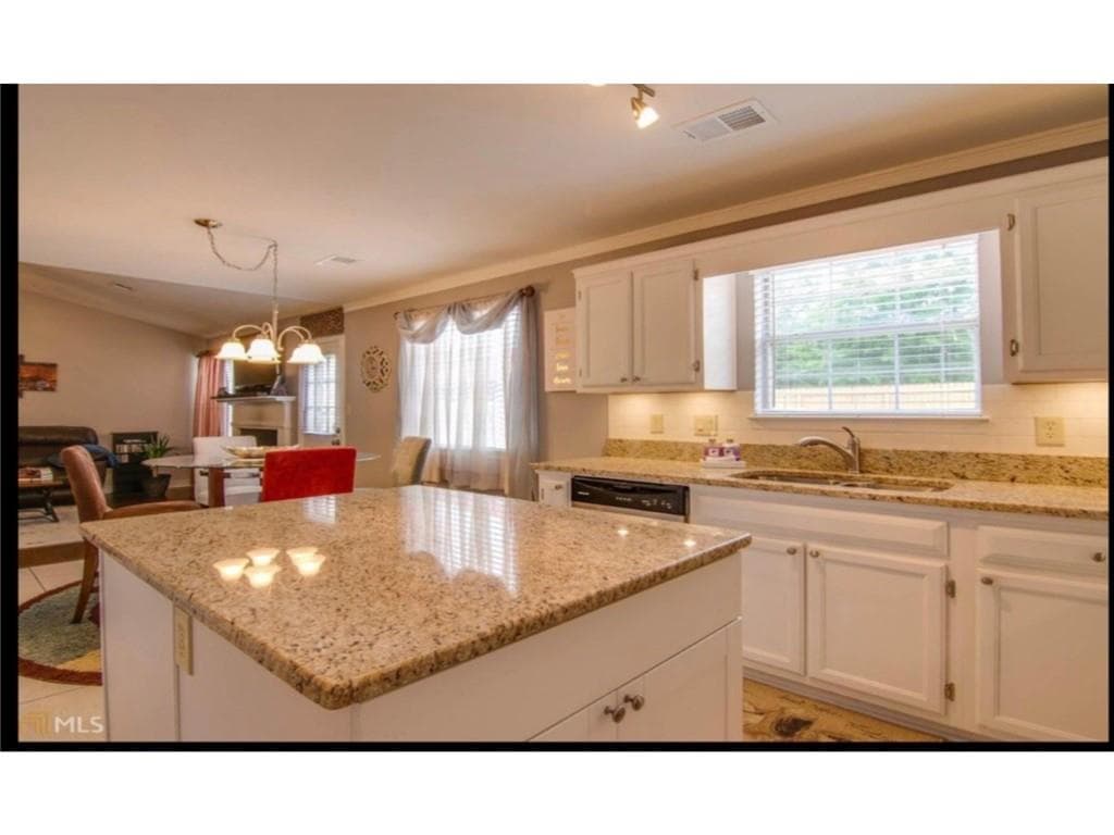 3 bedroom, 2 bathroom, 1,315 sq ft single family residence under contract at 7216 New Dale Road, Rex, GA 30273 — photo 4