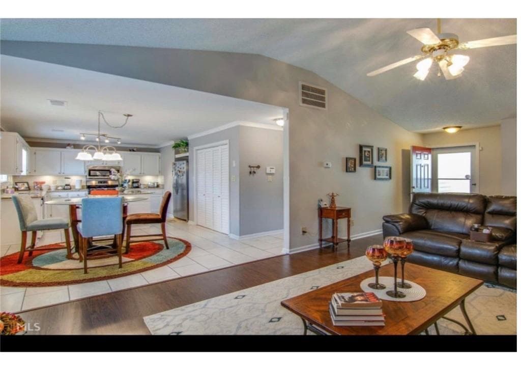 3 bedroom, 2 bathroom, 1,315 sq ft single family residence under contract at 7216 New Dale Road, Rex, GA 30273 — photo 7