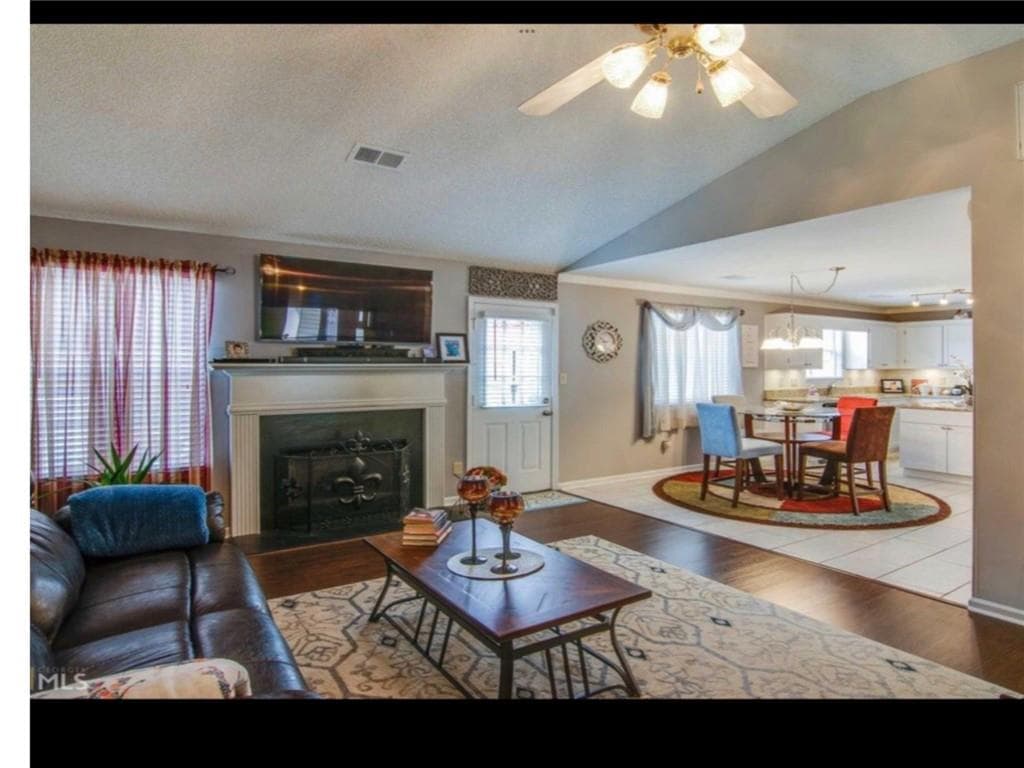 3 bedroom, 2 bathroom, 1,315 sq ft single family residence under contract at 7216 New Dale Road, Rex, GA 30273 — photo 8
