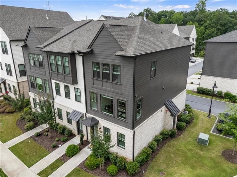 3 bedroom, 4 bathroom, 2,009 sq ft townhouse for sale at 6579 Beacon Drive 327, Sandy Springs, GA 30328 — photo 3