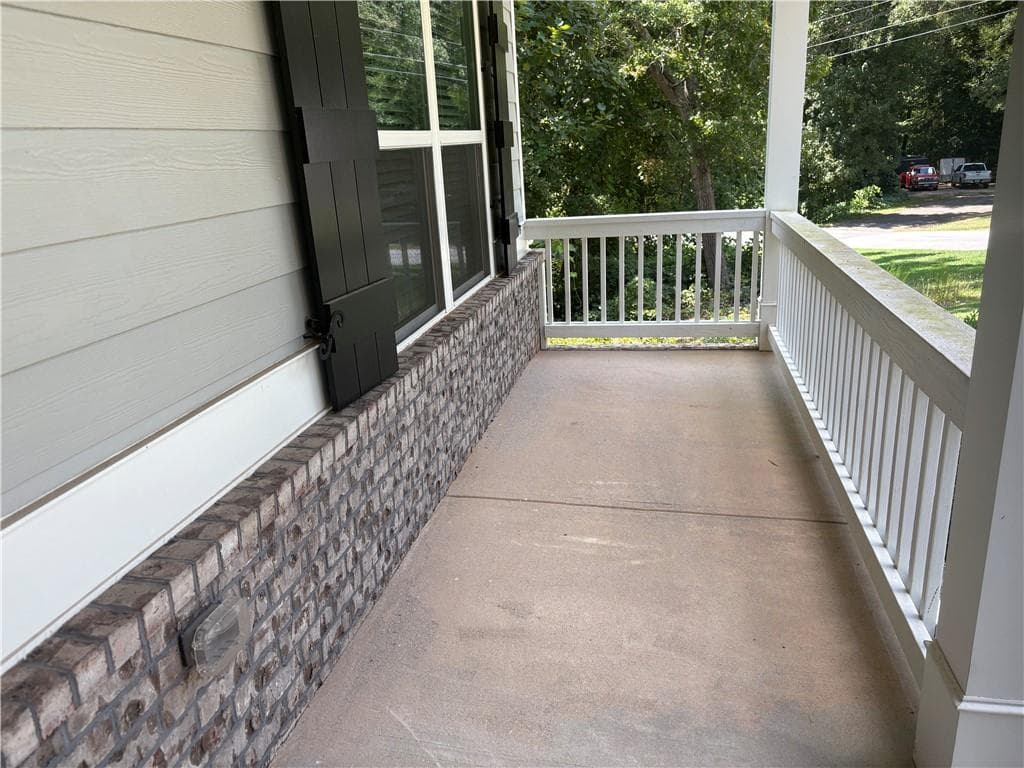 4 bedroom, 3 bathroom, 2,064 sq ft single family residence for sale at 406 Sunset Drive, Statham, GA 30666 — photo 3
