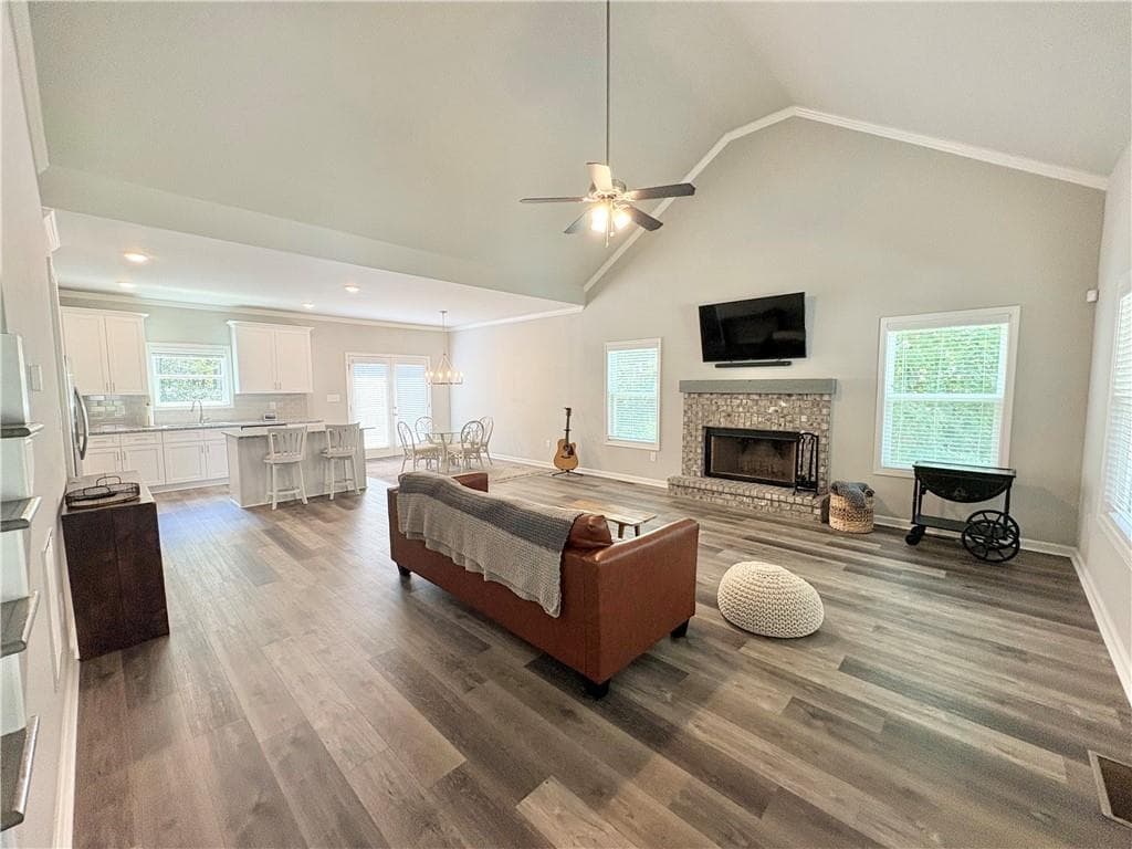 4 bedroom, 3 bathroom, 2,064 sq ft single family residence for sale at 406 Sunset Drive, Statham, GA 30666 — photo 4