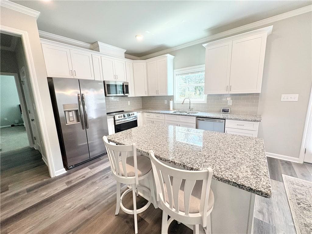 4 bedroom, 3 bathroom, 2,064 sq ft single family residence for sale at 406 Sunset Drive, Statham, GA 30666 — photo 6
