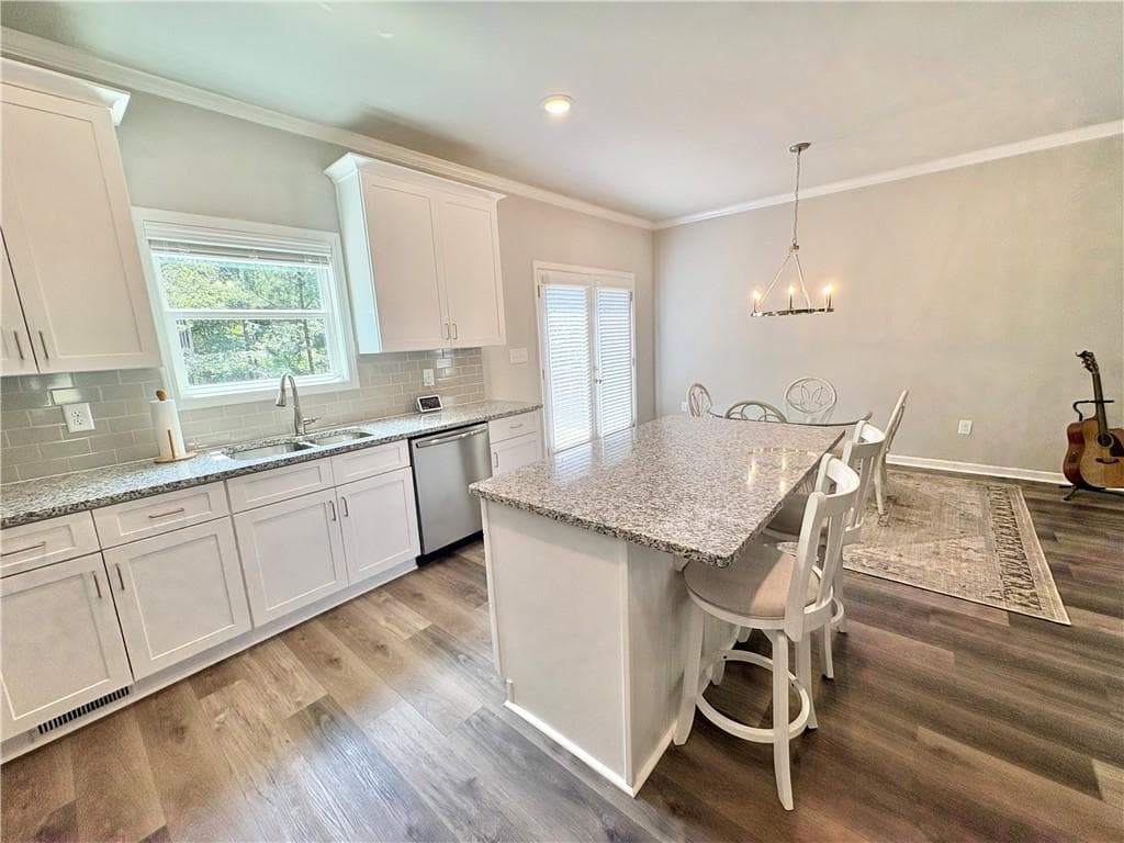 4 bedroom, 3 bathroom, 2,064 sq ft single family residence for sale at 406 Sunset Drive, Statham, GA 30666 — photo 8