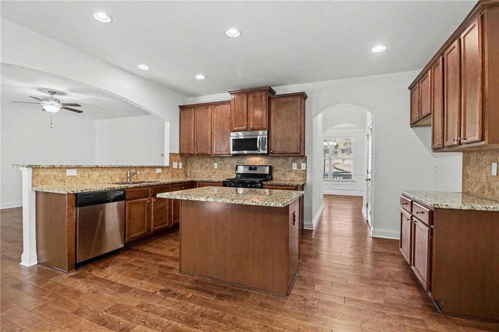 5 bedroom, 4 bathroom, 3,620 sq ft single family residence for sale at 4010 Village Estates Court, Cumming, GA 30040 — photo 7