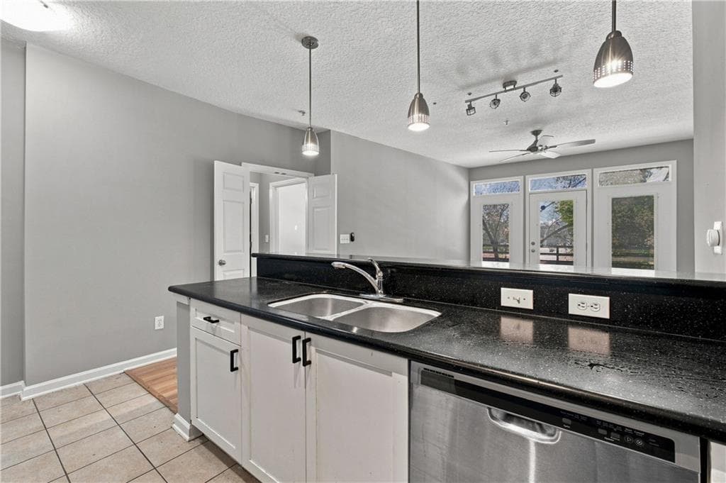1 bedroom, 1 bathroom, 700 sq ft condominium for sale at 400 17th Street 1247, Atlanta, GA 30363 — photo 6