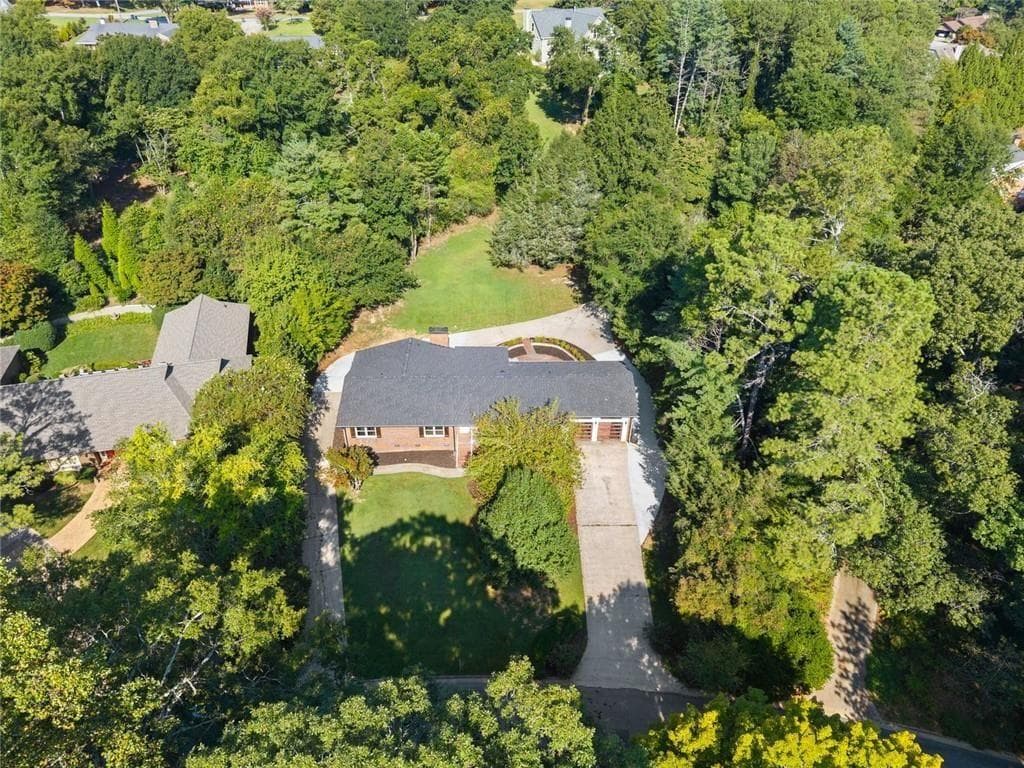 3 bedroom, 3 bathroom, 3,000 sq ft single family residence for sale at 1492 Burns Drive, Gainesville, GA 30501 — photo 2